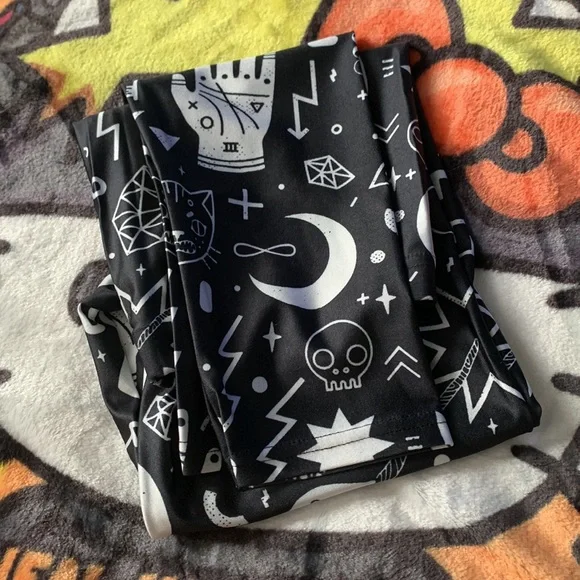Witchy Goth Occult Leggings - Picture 5 of 6